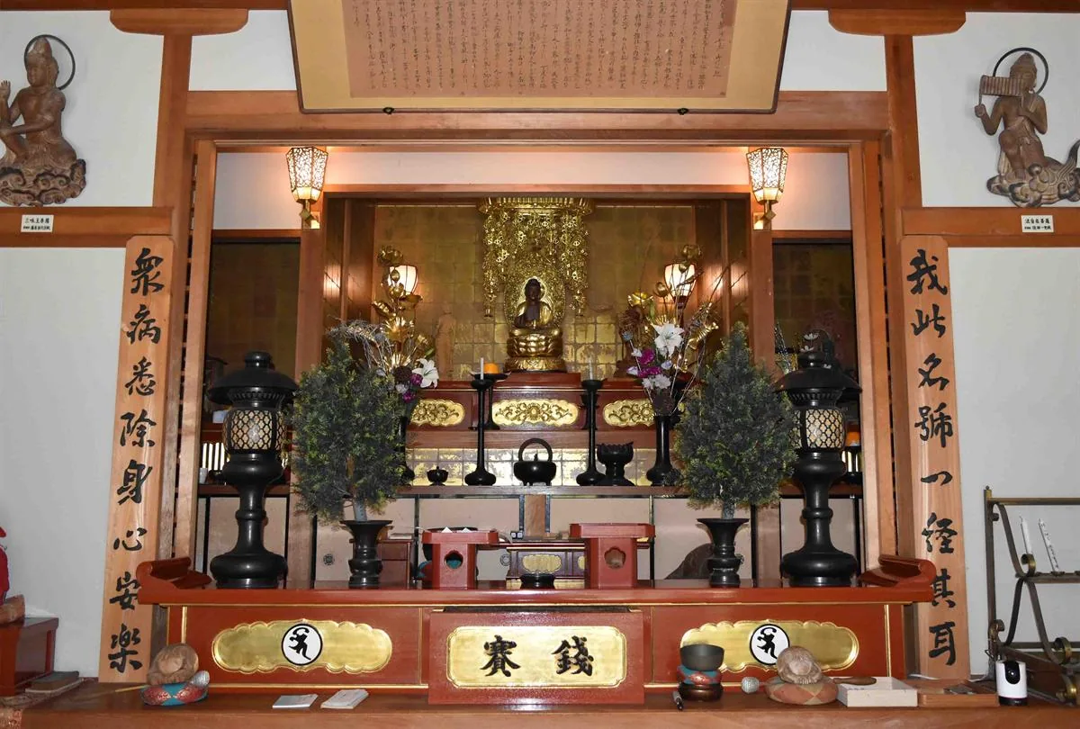 薬師堂内陣